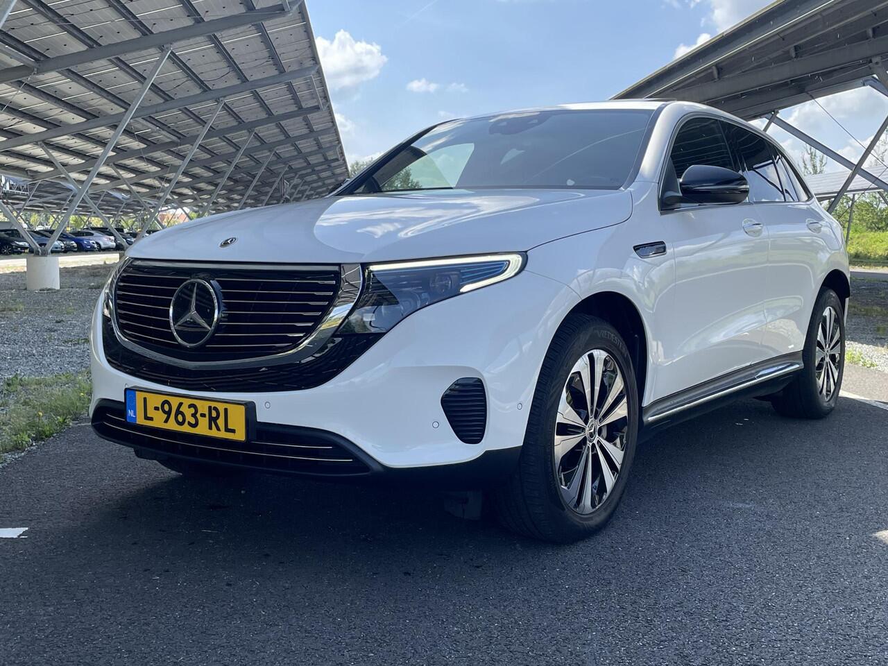 Mercedes-Benz EQC 400 4MATIC Premium Plus 80 kWh | Schuifdak | Sfeerverlichting | Rijassistentiepakket | Stoel/stuurverwarming | Parkeercamera |