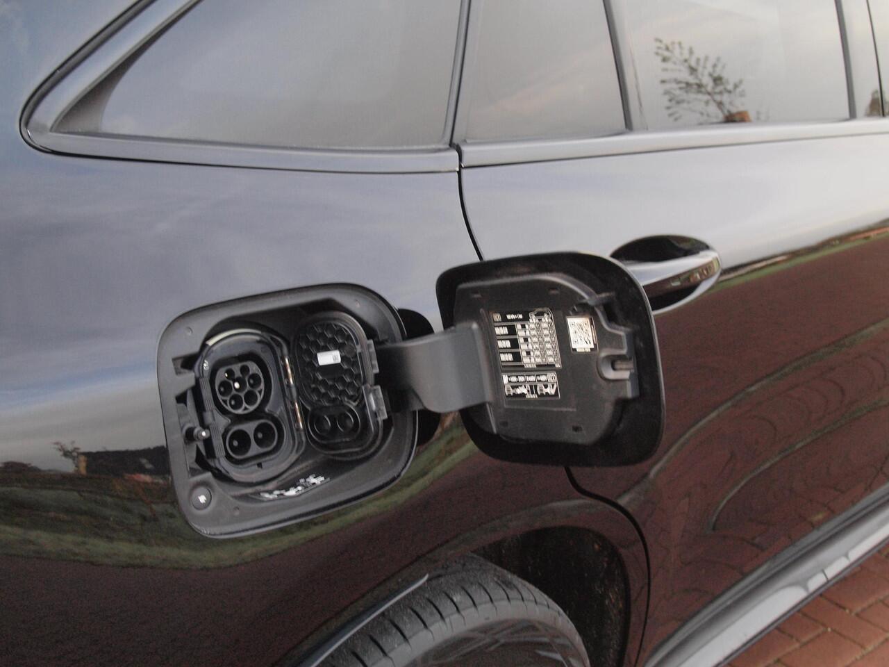 Mercedes-Benz EQC 400 4MATIC Business Solution AMG 80 kWh | AMG Night Edition | Camera | Cruise Control | Sfeerverlichting | NL-Auto |