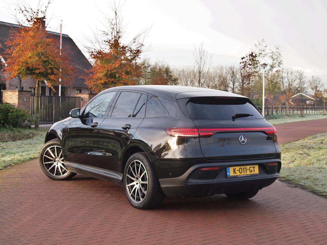 Mercedes-Benz EQC 400 4MATIC Business Solution AMG 80 kWh | AMG Night Edition | Camera | Cruise Control | Sfeerverlichting | NL-Auto |