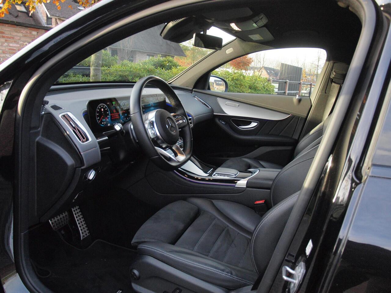 Mercedes-Benz EQC 400 4MATIC Business Solution AMG 80 kWh | AMG Night Edition | Camera | Cruise Control | Sfeerverlichting | NL-Auto |