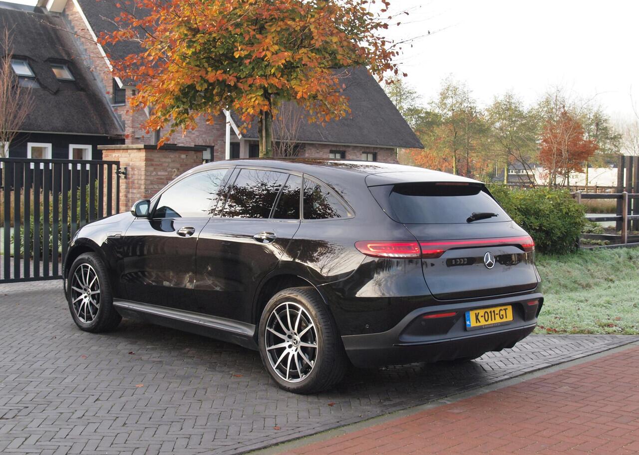 Mercedes-Benz EQC 400 4MATIC Business Solution AMG 80 kWh | AMG Night Edition | Camera | Cruise Control | Sfeerverlichting | NL-Auto |