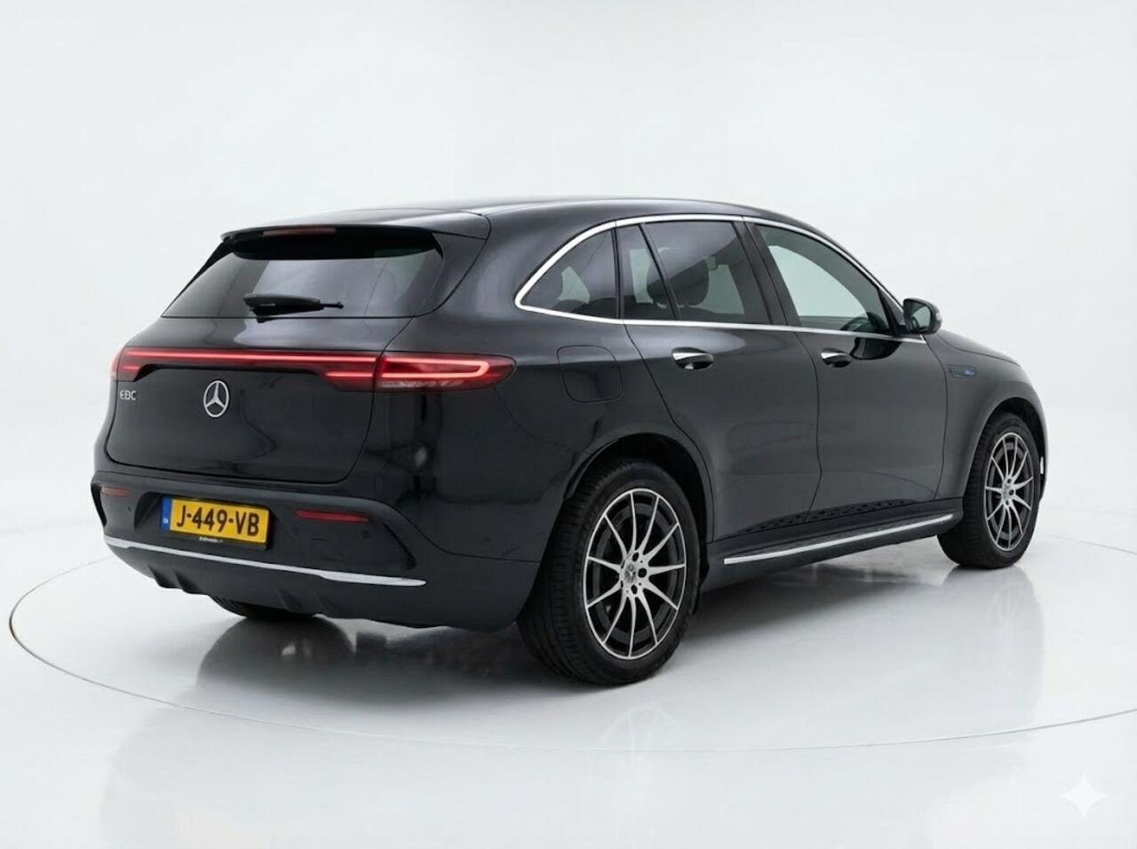 Mercedes-Benz EQC 400 4M AMG | SOH 96% | Trekhaak | Schuifdak | Sfeer verlichting