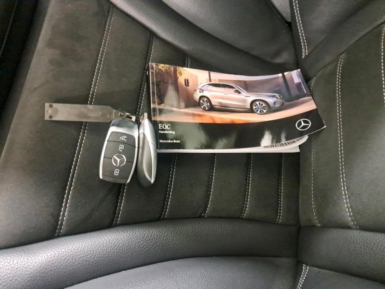 Mercedes-Benz EQC 400 4M AMG | SOH 96% | Trekhaak | Schuifdak | Sfeer verlichting