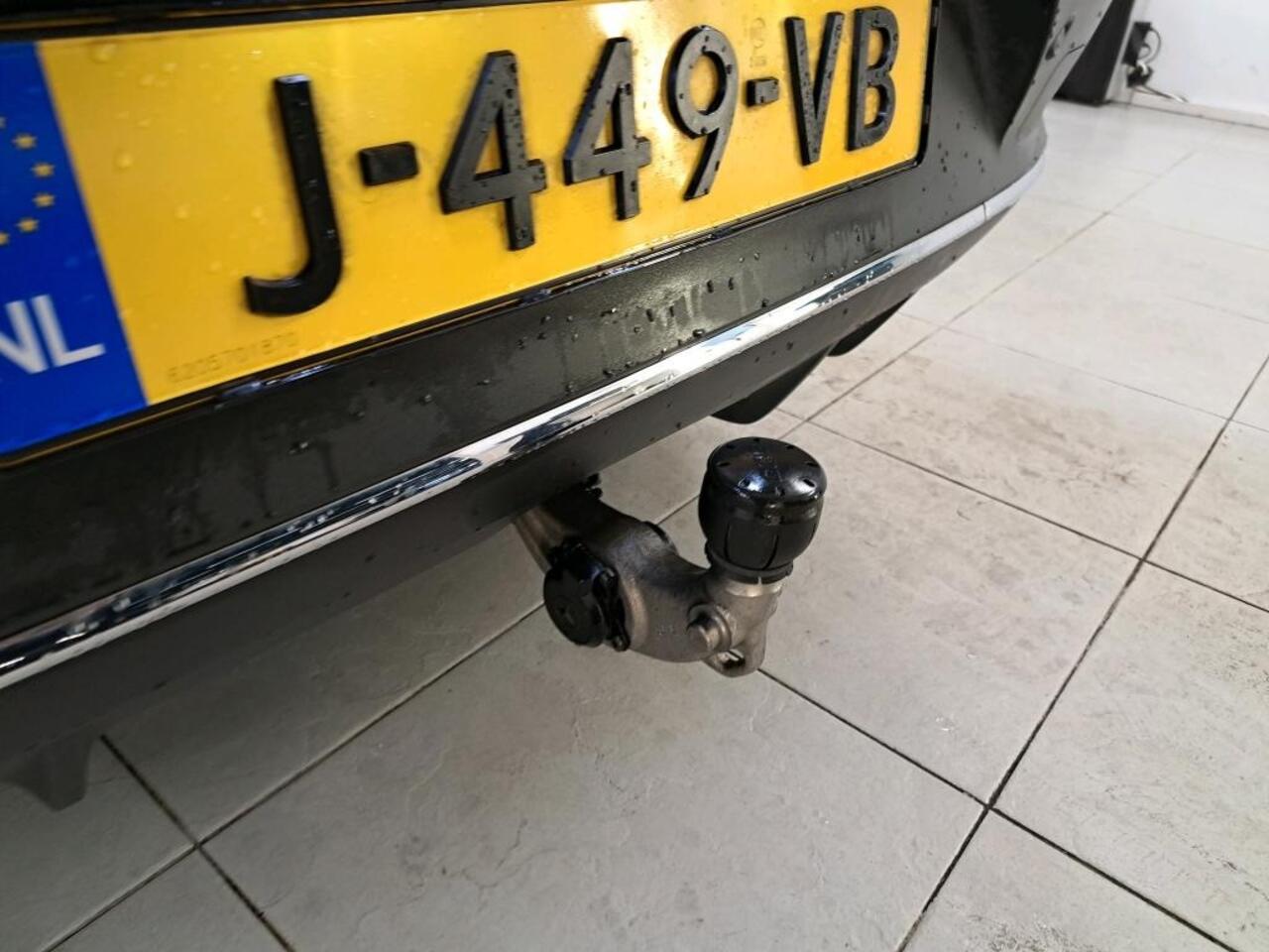 Mercedes-Benz EQC 400 4M AMG | SOH 96% | Trekhaak | Schuifdak | Sfeer verlichting