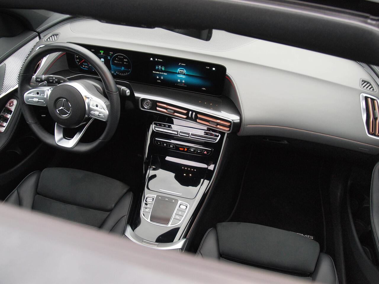 Mercedes-Benz EQC 400 4MATIC Business Solution AMG 80 kWh | SOH 95% | Panoramadak | Trekhaak | Sfeerverlichting | Camera |