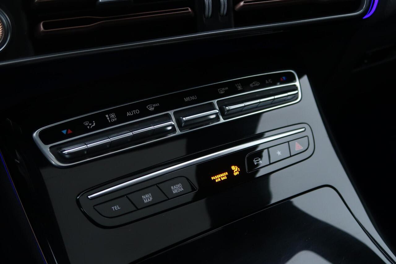 Mercedes-Benz EQC 400 4MATIC Business AMG 80 kWh PANO/ CAMERA/ LEDER/ TREKHAAK/ ETC.