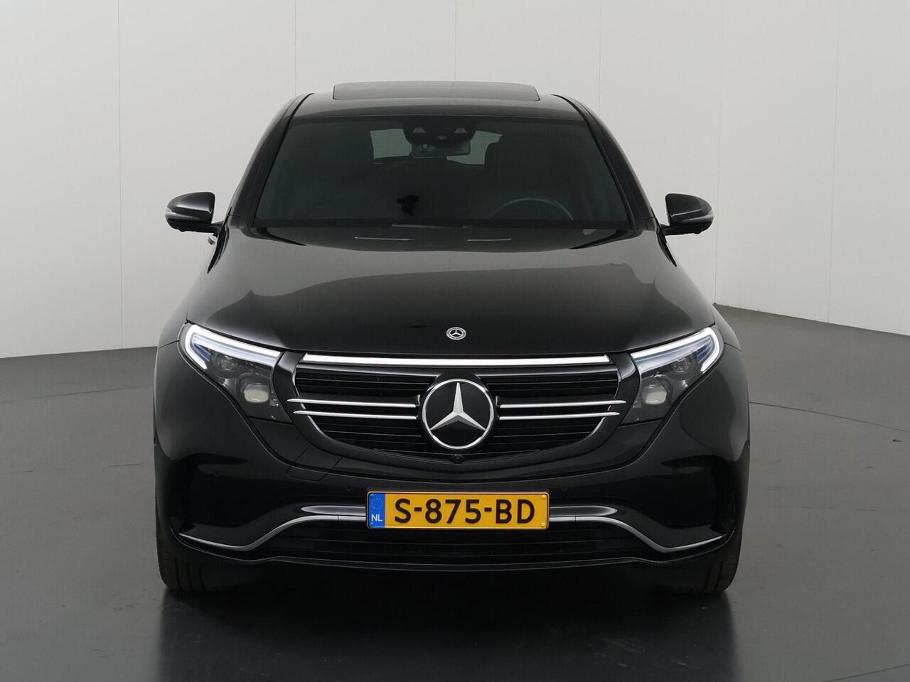 Mercedes-Benz EQC 400 4MATIC AMG Line 80 kWh | Schuif/kanteldak | Rijassistentiepakket | Treeplanken | Trekhaak | Memory | Headup |
