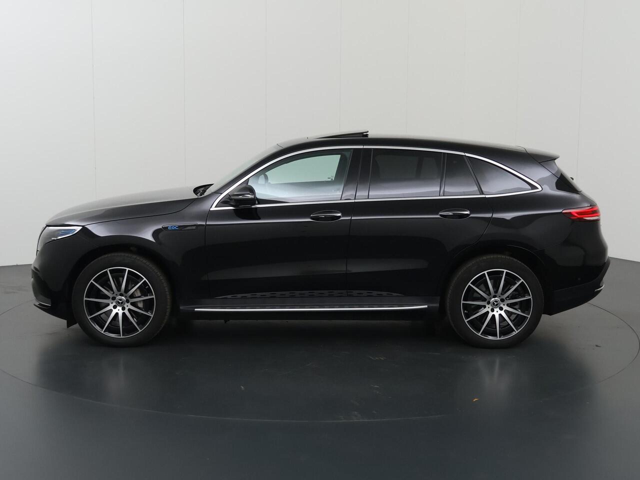 Mercedes-Benz EQC 400 4MATIC AMG Line 80 kWh | Schuif/kanteldak | Rijassistentiepakket | Treeplanken | Trekhaak | Memory | Headup |