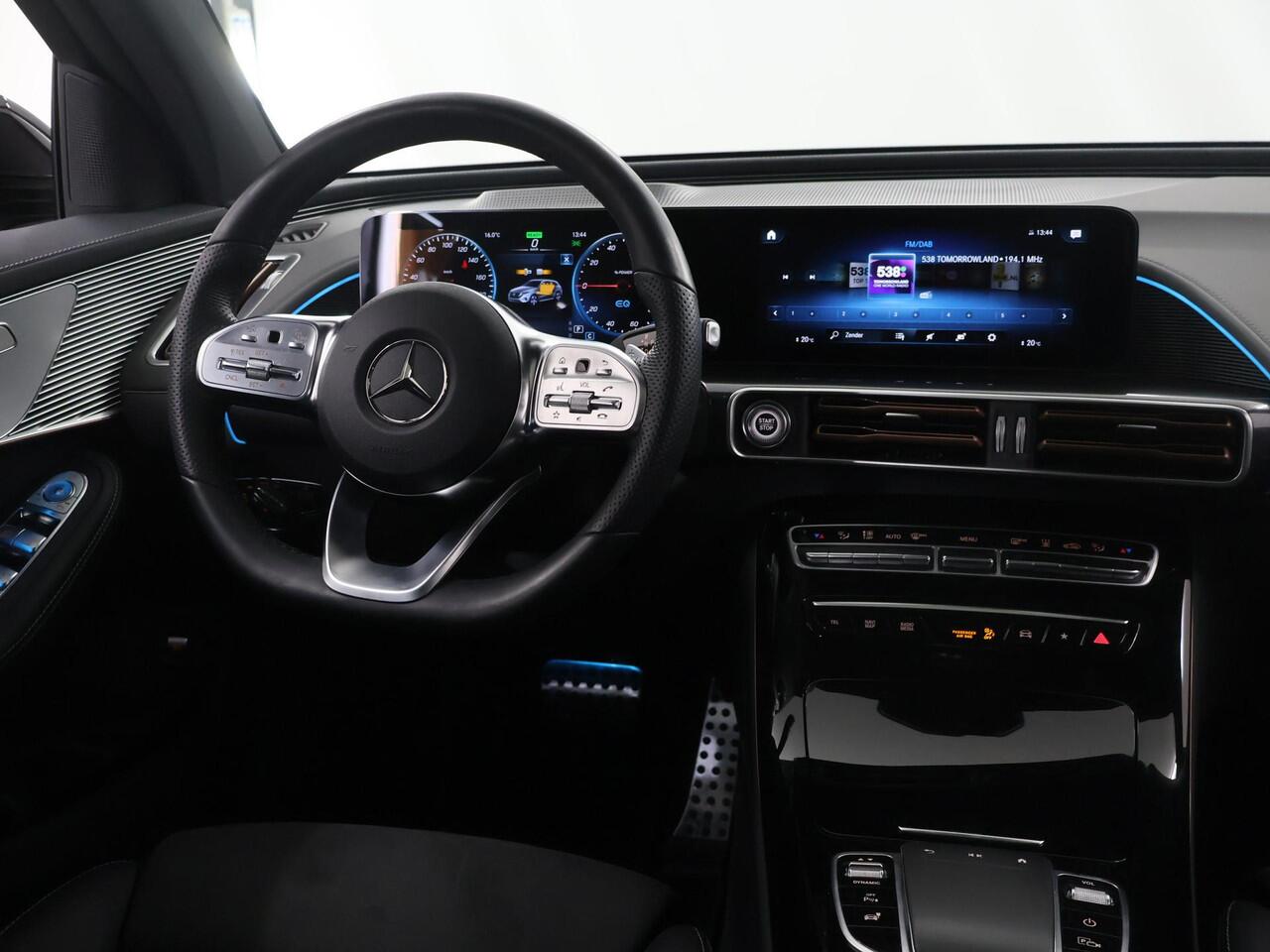Mercedes-Benz EQC 400 4MATIC AMG Line 80 kWh | Schuif/kanteldak | Rijassistentiepakket | Treeplanken | Trekhaak | Memory | Headup |