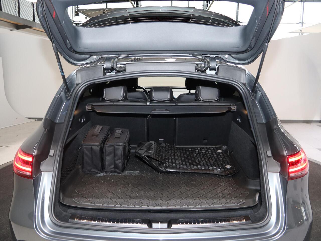 Mercedes-Benz EQC 400 4MATIC Luxury Line 80 kWh | AMG | Trekhaak | Schuif/kanteldak | 19" multispaaks velgen | Multibeam |