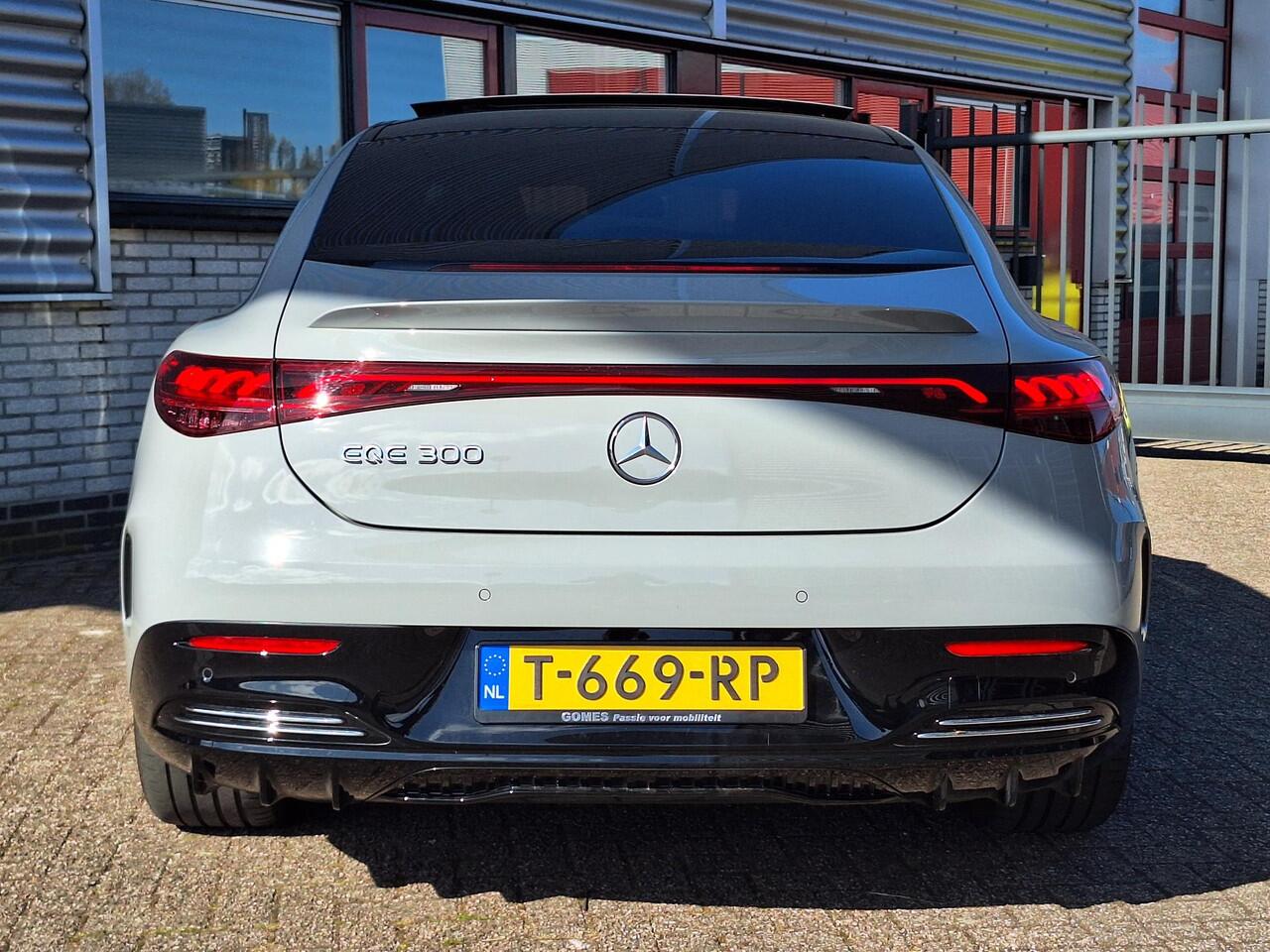 Mercedes-Benz EQE 300 Sport Edition | Panoramadak | Achteruitrijcamera | Memory pakket | Keyless-GO | Sfeerverlichting | Elektrische achterklep