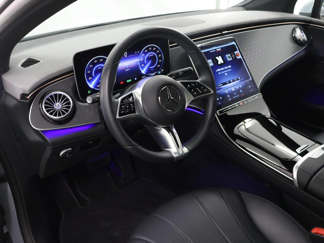 Mercedes-Benz EQE 300 Business Line 89 kWh | Panoramadak | Achteruitrijcamera | 19" lichtmetalen velgen | Stoelverwarming | Sfeerverlichting