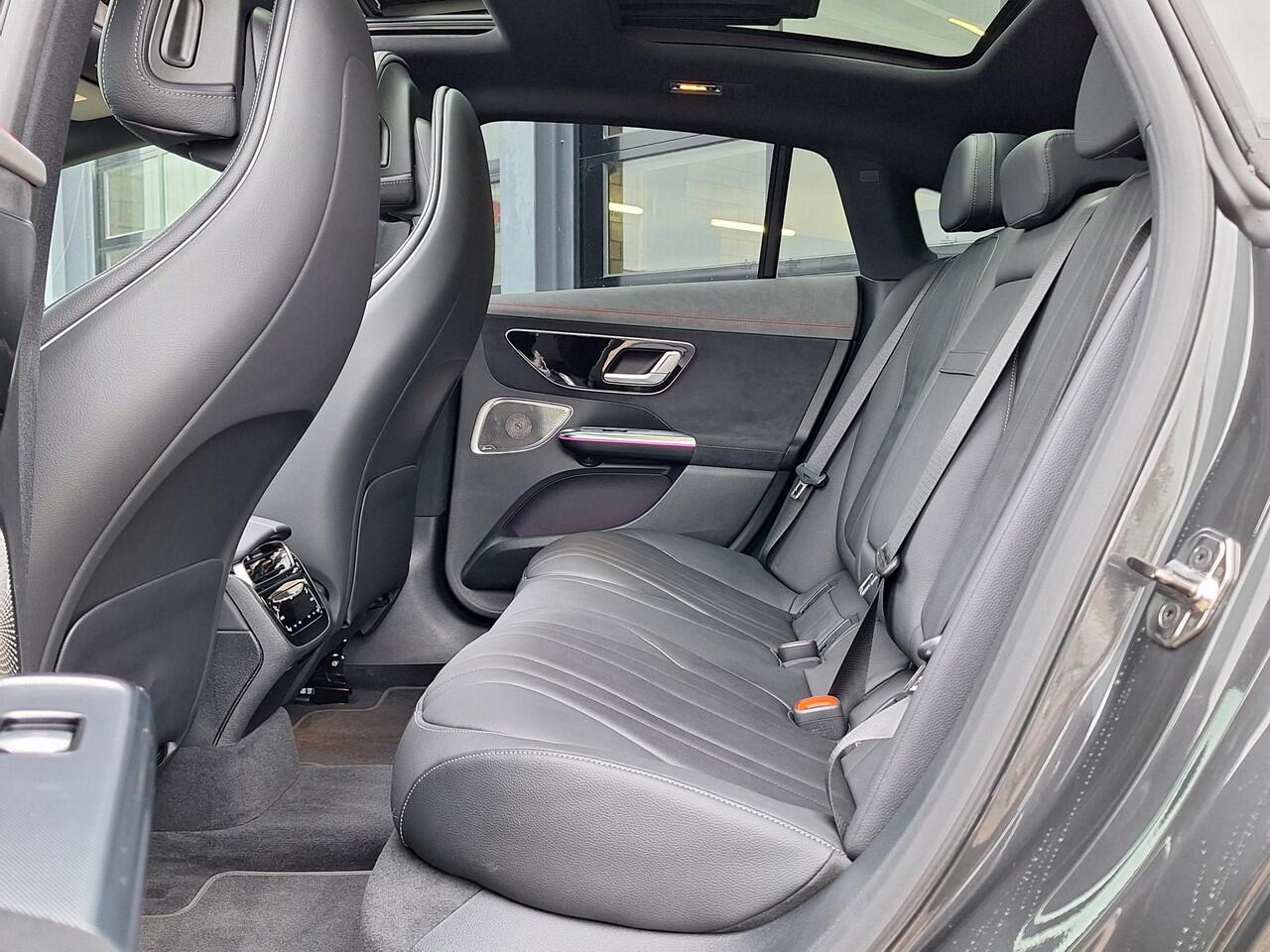 Mercedes-Benz EQE 300 | Panoramadak | Luchtvering | AMG Night | Premium PLUS | Nightpakket | Panoramadak | Luchtvering | Head-up Display | 360° Camera | Sfeerverlichting | Burmester® 3D | Rijassistentiepakket Plus | Memorystoelen Verwarmd | Sfeerverlichting | Apple & Andro