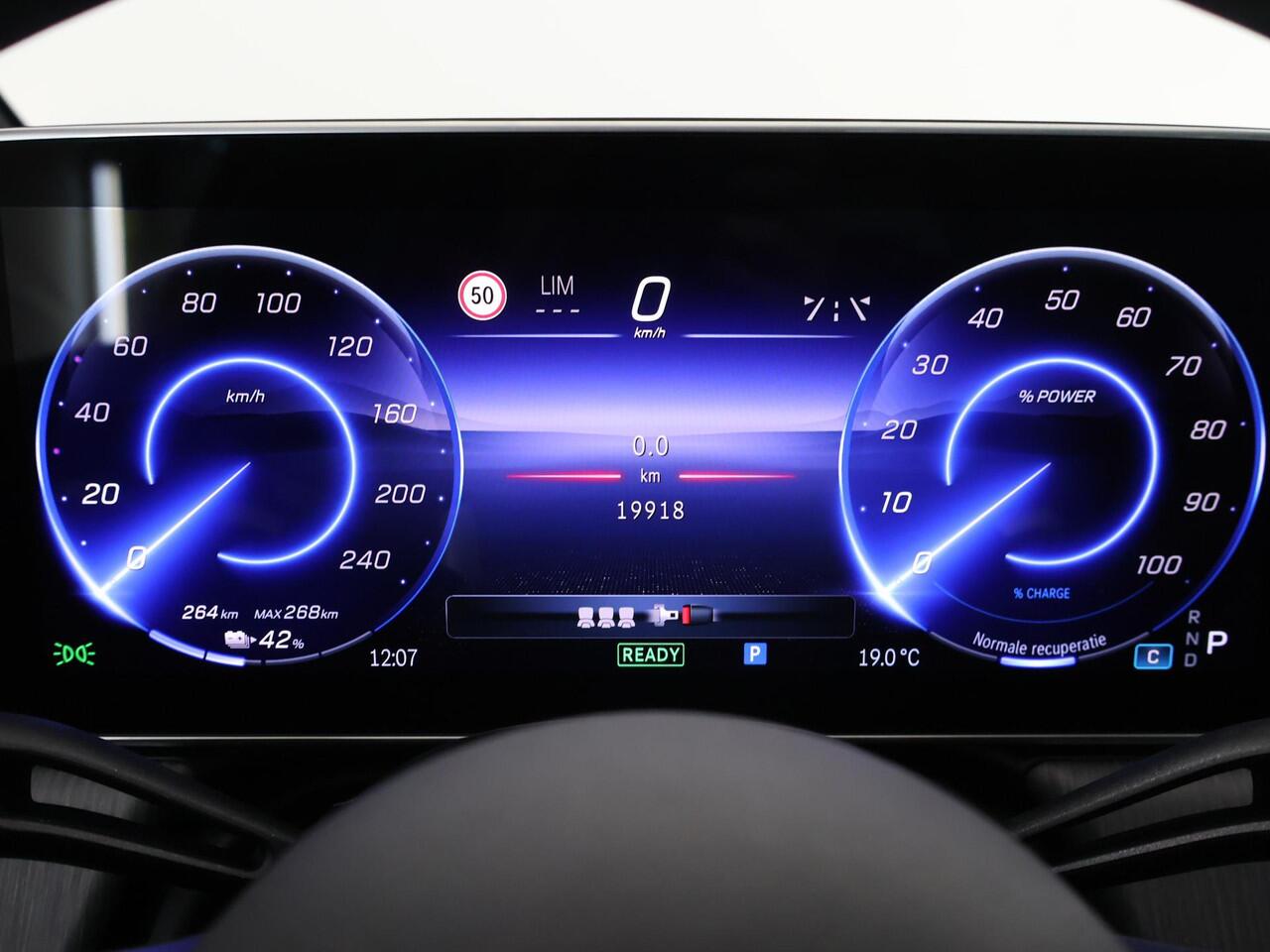 Mercedes-Benz EQE 300 AMG Line 89 kWh | Panoramadak | Memory | Winter pakket | Sfeerverlichting |