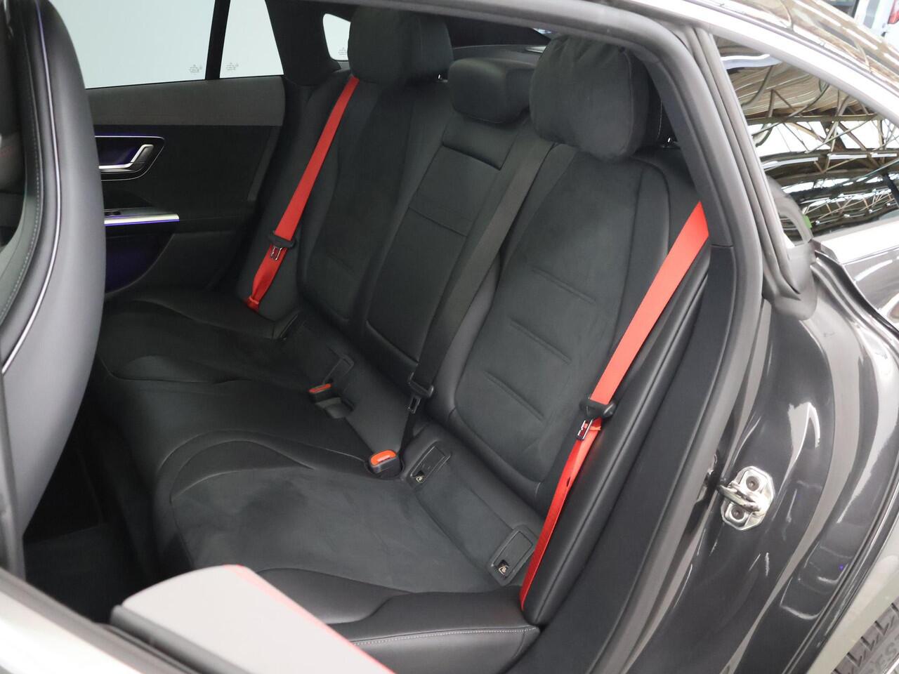 Mercedes-Benz EQE 300 AMG Line 89 kWh | Panoramadak | Memory | Winter pakket | Sfeerverlichting |