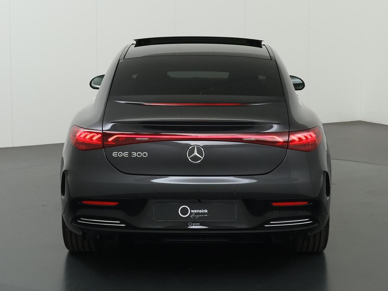 Mercedes-Benz EQE 300 AMG Line 89 kWh | Panoramadak | Memory | Winter pakket | Sfeerverlichting |