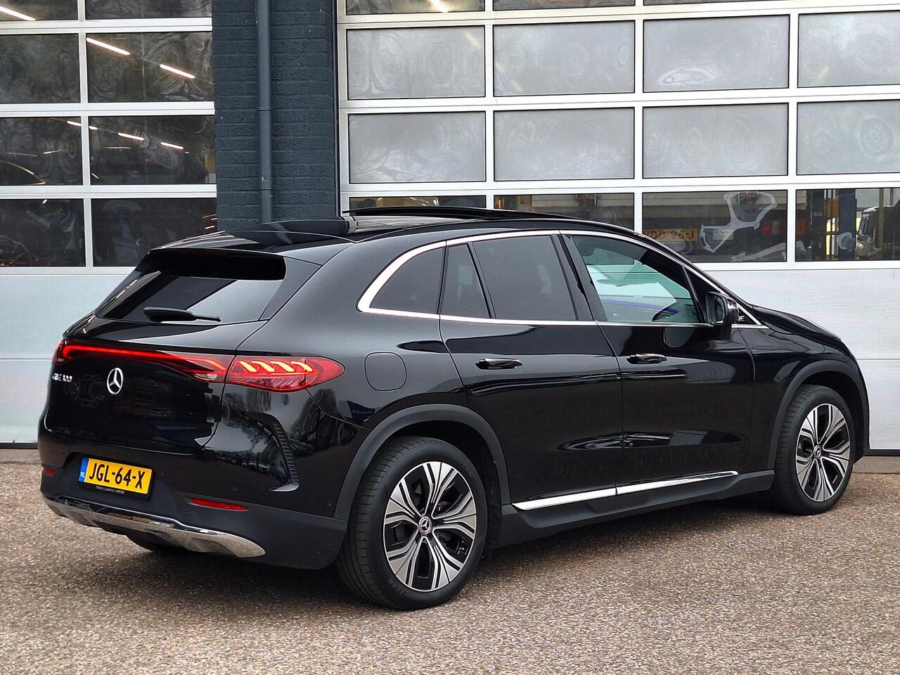 Mercedes-Benz EQE SUV 300 | Panoramadak | Burmester | Rijassistentiepakket | 360° camera | Memory pakket | DIGITAL LIGHT | Sfeerverlichting | Dodehoekassistentie | Keyless-GO | Elektrische achterklep