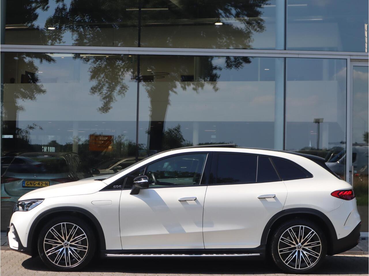 Mercedes-Benz EQE SUV 350 4Matic AMG Line 91 kWh Panoramadak | Navigatie | Trekhaak | 360 camera | Distronic | Memory Seats | Automaat