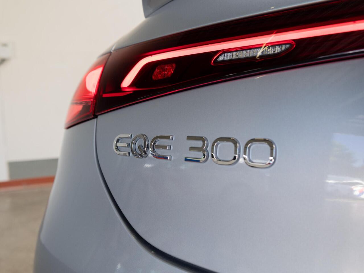 Mercedes-Benz EQE Limousine 300 Business Solution AMG 90 kWh Panorama dak