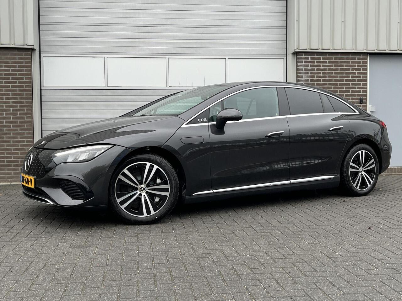 Mercedes-Benz EQE 300 Business Edition | Panoramadak | Plus Pakket | DISTRONIC Afstandsassistent | Dodehoekassistent | Donkergetint Glas Achter | Apple CarPlay | Android Auto | Elektrisch Verstelbare Stoelen + Memory | Stoelverwarming | Sfeerverlichting | Elektrisch Inkla
