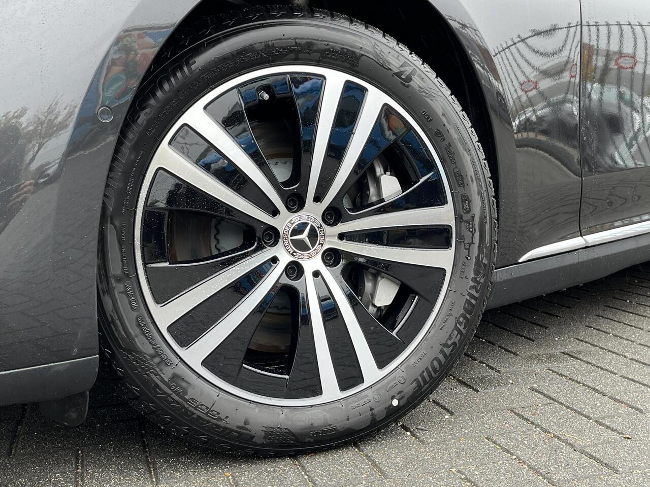 Mercedes-Benz EQE 300 Business Edition | Panoramadak | Plus Pakket | DISTRONIC Afstandsassistent | Dodehoekassistent | Donkergetint Glas Achter | Apple CarPlay | Android Auto | Elektrisch Verstelbare Stoelen + Memory | Stoelverwarming | Sfeerverlichting | Elektrisch Inkla