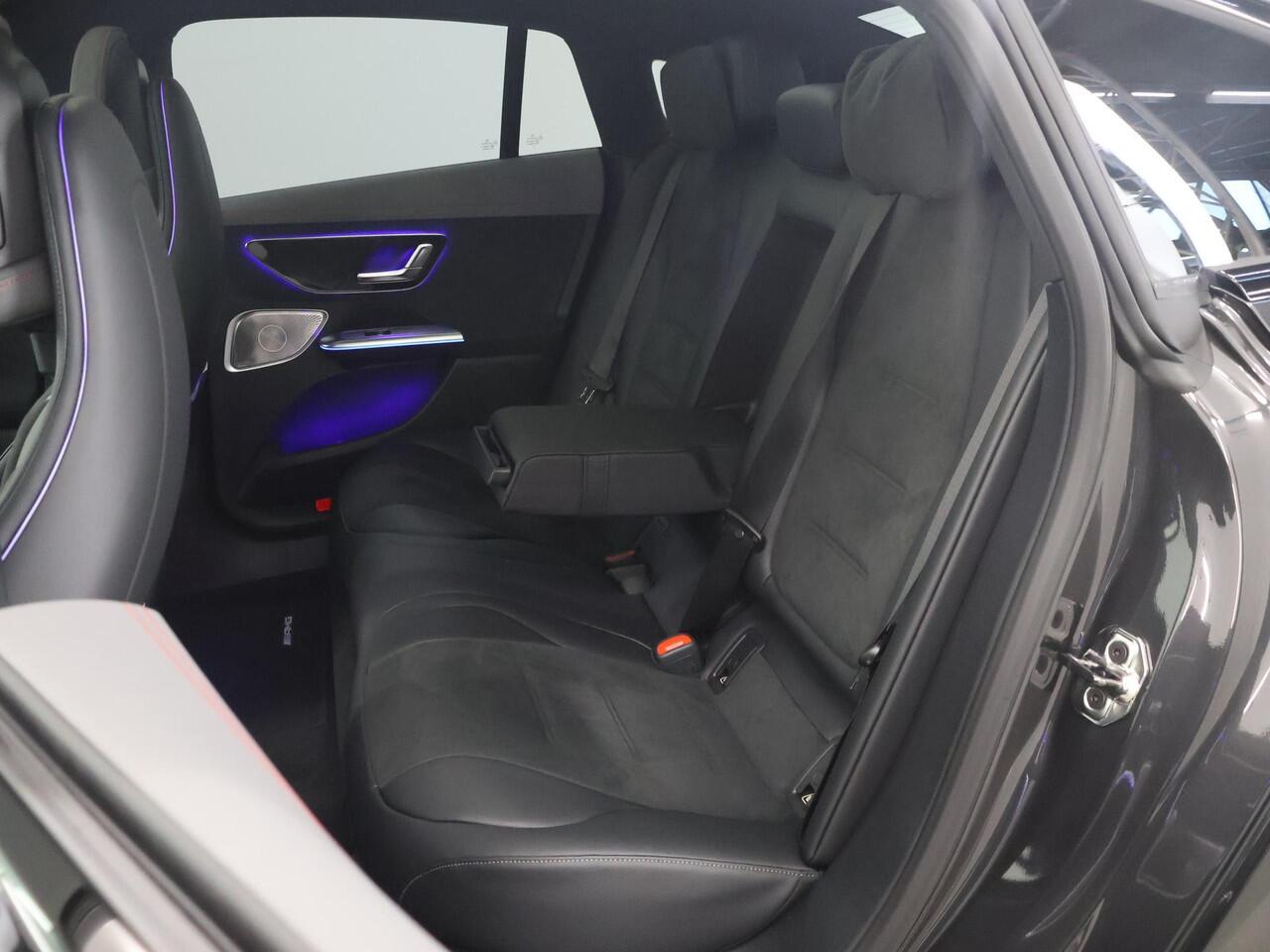 Mercedes-Benz EQE 300 Sport Edition AMG | AMG Pakket | Burmester | Panoramadak | Stuurverwarming | Elektrische stoelen met Memory | Trekhaak | Sfeerverlichting | Zitkenematica | Night Pakket |