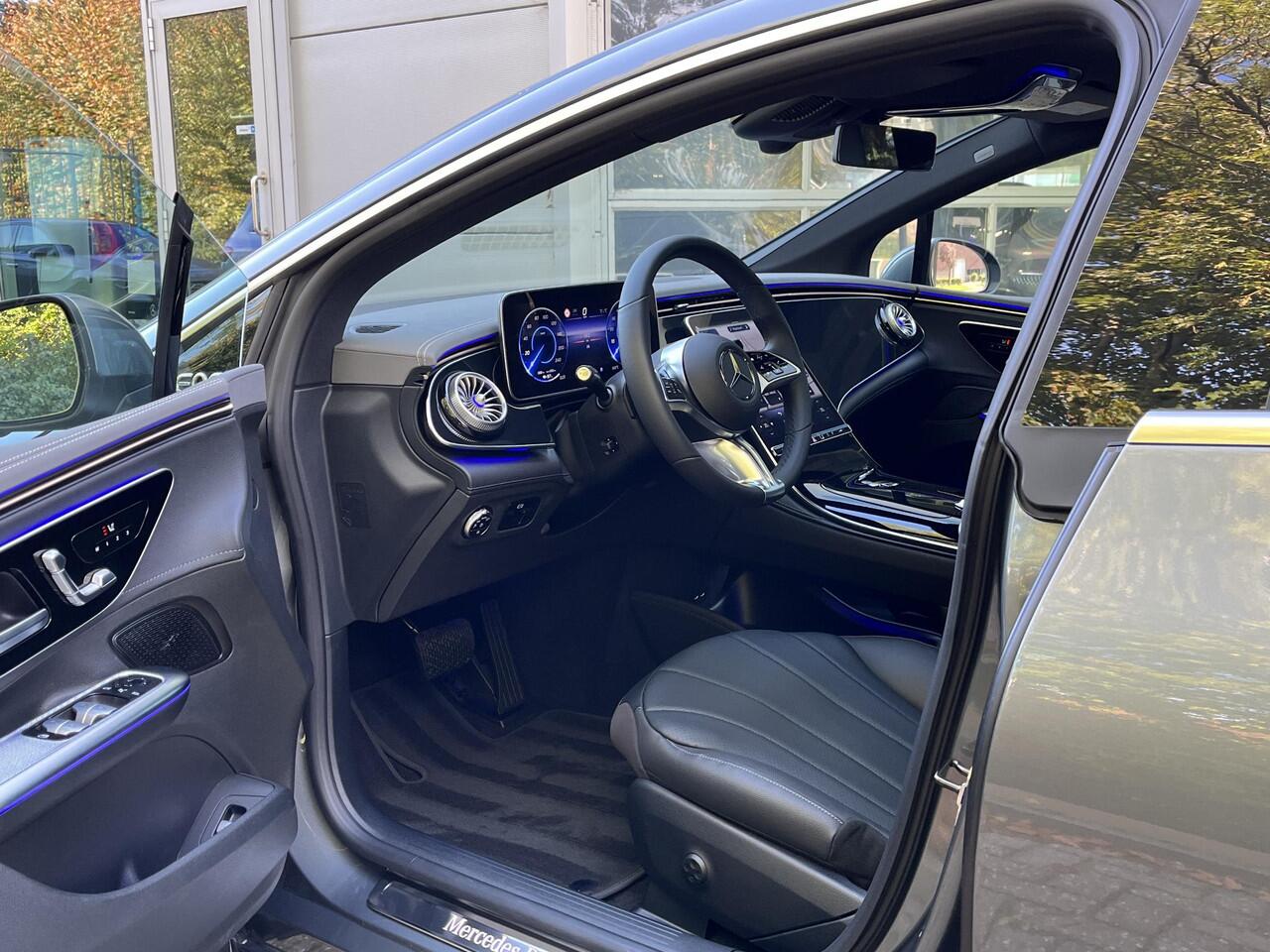 Mercedes-Benz EQE 300 Business Edition | Panoramadak | Plus Pakket | DISTRONIC Afstandsassistent | Dodehoekassistent | Donkergetint Glas Achter | Apple CarPlay | Android Auto | Elektrisch Verstelbare Stoelen + Memory | Stoelverwarming | Sfeerverlichting | Elektrisch Inklap