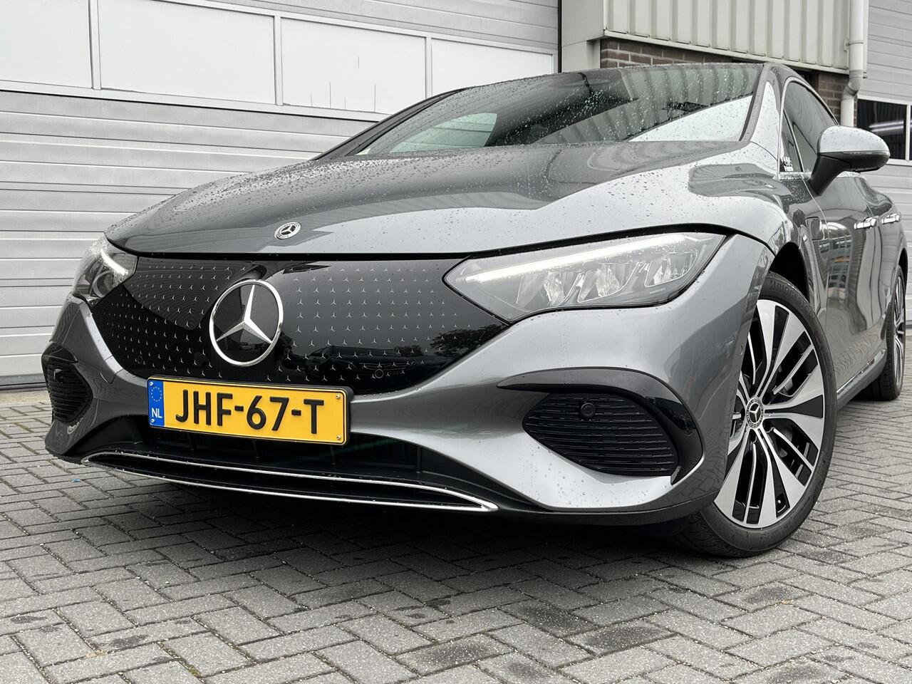 Mercedes-Benz EQE 300 Business Edition | Panoramadak | Plus Pakket | DISTRONIC Afstandsassistent | Dodehoekassistent | Donkergetint Glas Achter | Apple CarPlay | Android Auto | Elektrisch Verstelbare Stoelen + Memory | Stoelverwarming | Sfeerverlichting | Elektrisch Inklap