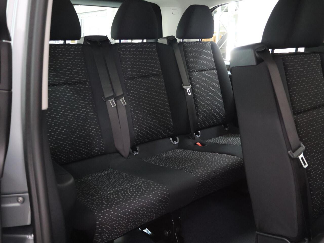 Mercedes-Benz EVITO TOURER 129 L2 PRO 90kWh | Snelladen 110 KWh | Navigatie | Parkeerpakket | Comfortbestuurdersstoel |Dodehoekassistent | 8 Zitplaatsen | 360Km Range |