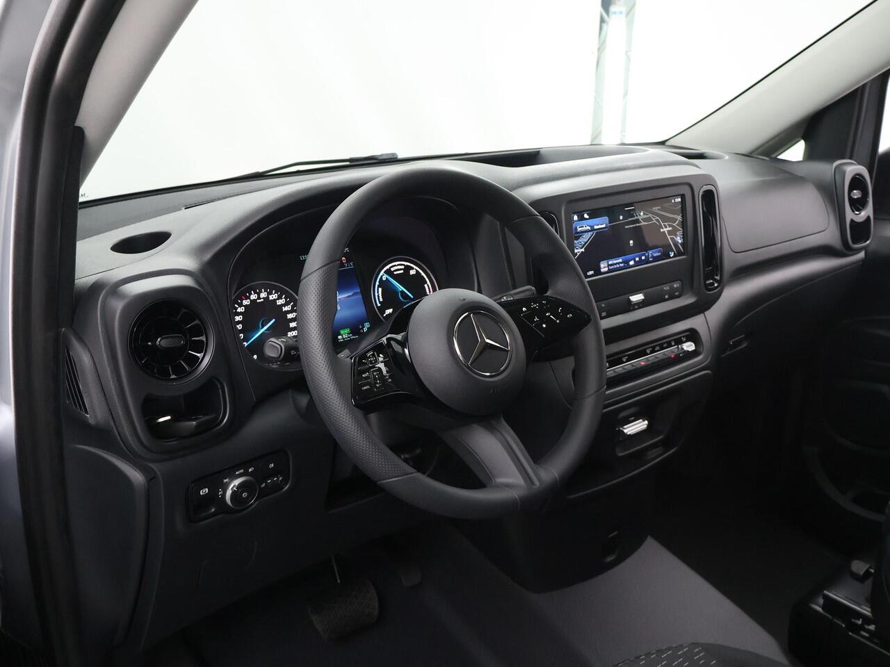 Mercedes-Benz EVITO TOURER 129 L2 PRO 90kWh | Snelladen 110 KWh | Achteruitrijcamera | Parkeerpakket | Comfortbestuurdersstoel | Dodehoekassistent | 8 Zitplaatsen | 360KM Range |