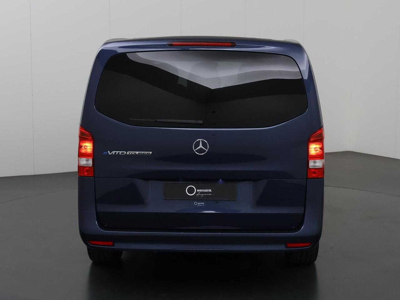 Mercedes-Benz EVITO TOURER 129 L2 PRO 90kWh | Snelladen 110 KWh | Achteruitrijcamera | Parkeerpakket | Comfortbestuurdersstoel | Dodehoekassistent | 8 Zitplaatsen | 360KM Range |