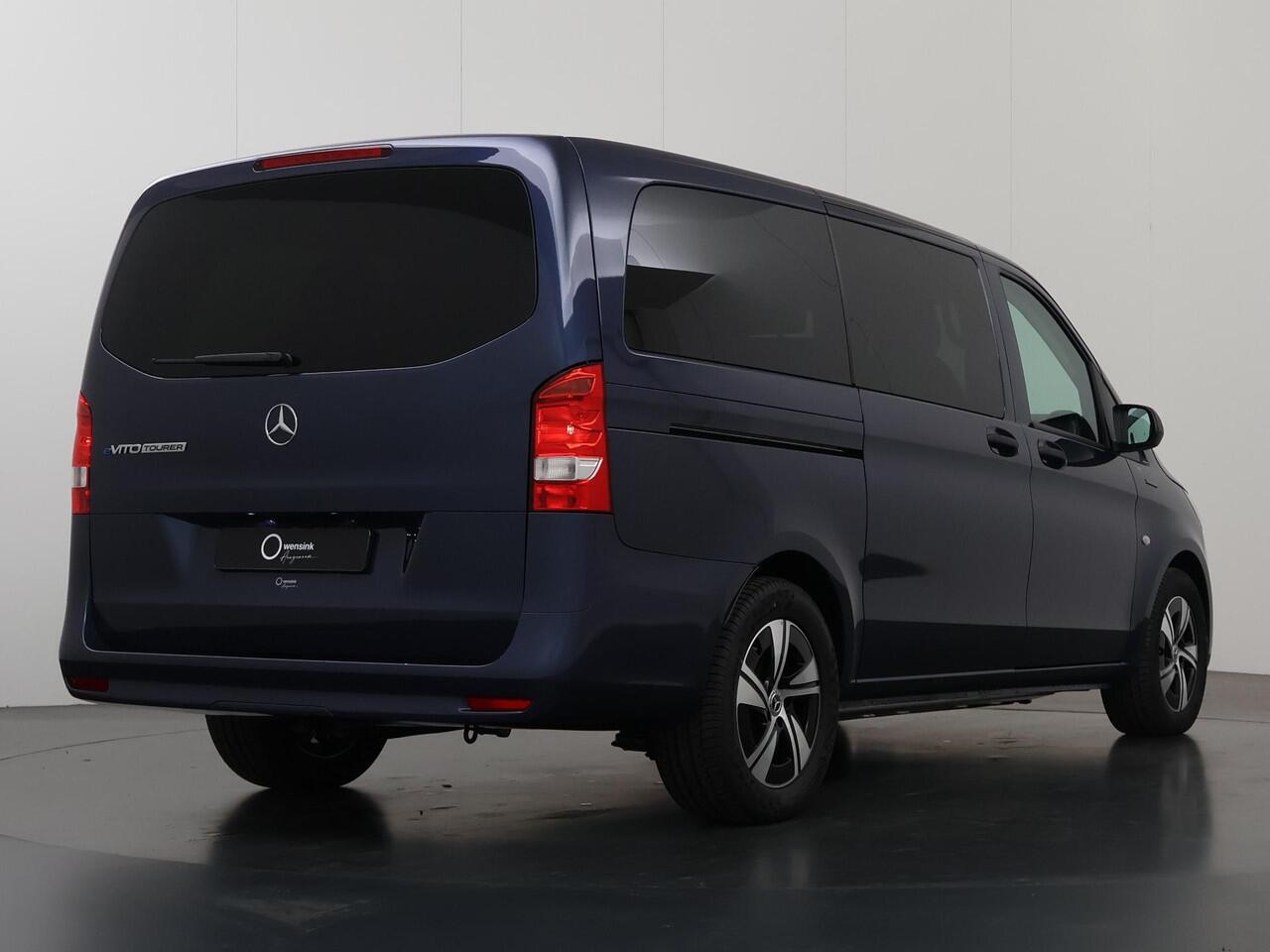 Mercedes-Benz EVITO TOURER 129 L2 PRO 90kWh | Snelladen 110 KWh | Achteruitrijcamera | Parkeerpakket | Comfortbestuurdersstoel | Dodehoekassistent | 8 Zitplaatsen | 360KM Range |