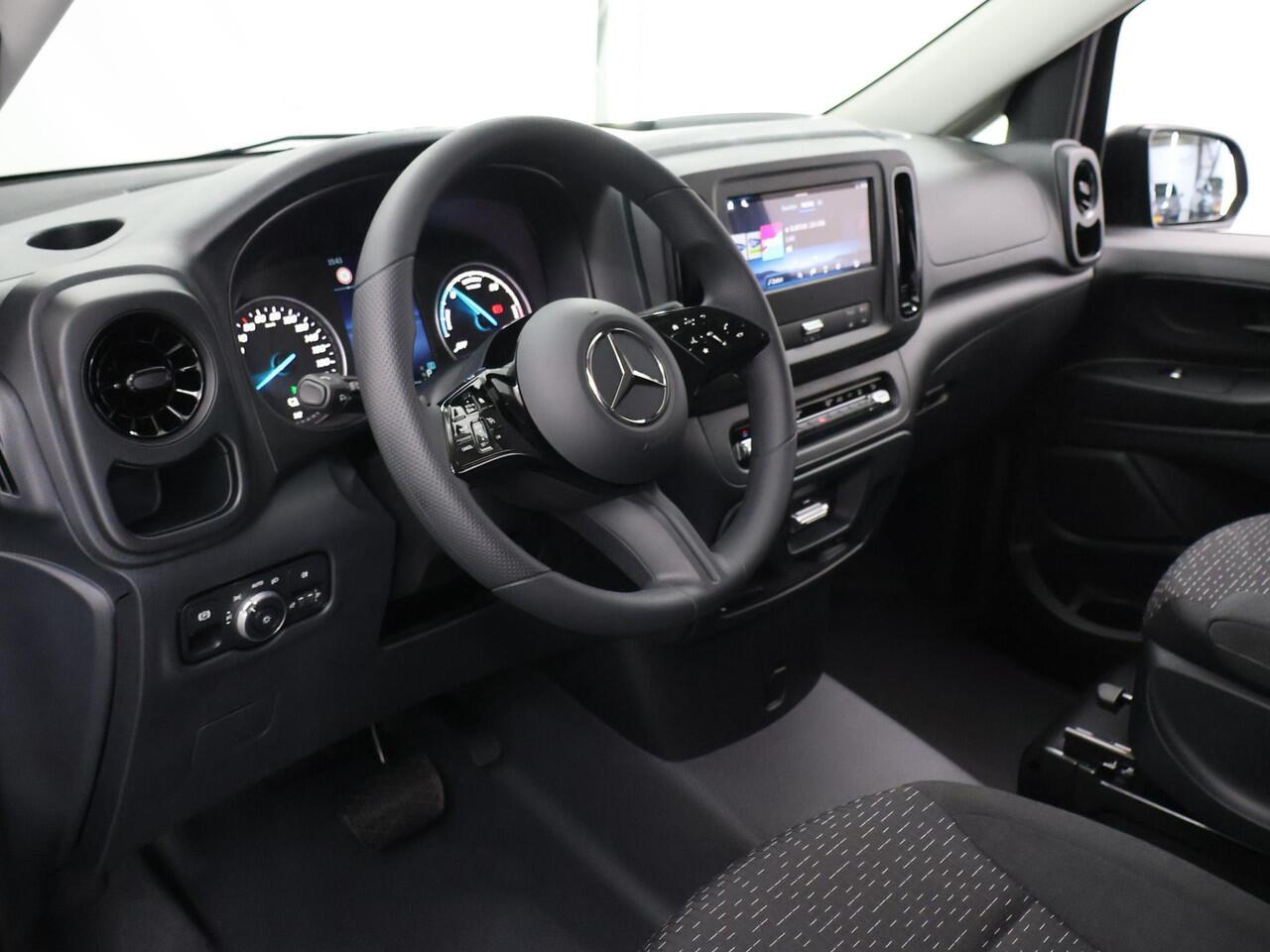 Mercedes-Benz EVITO TOURER 129 L2 PRO 90kWh | Snelladen 110 KWh | Achteruitrijcamera | Parkeerpakket | Comfortbestuurdersstoel | Dodehoekassistent | 8 Zitplaatsen | 360KM Range |