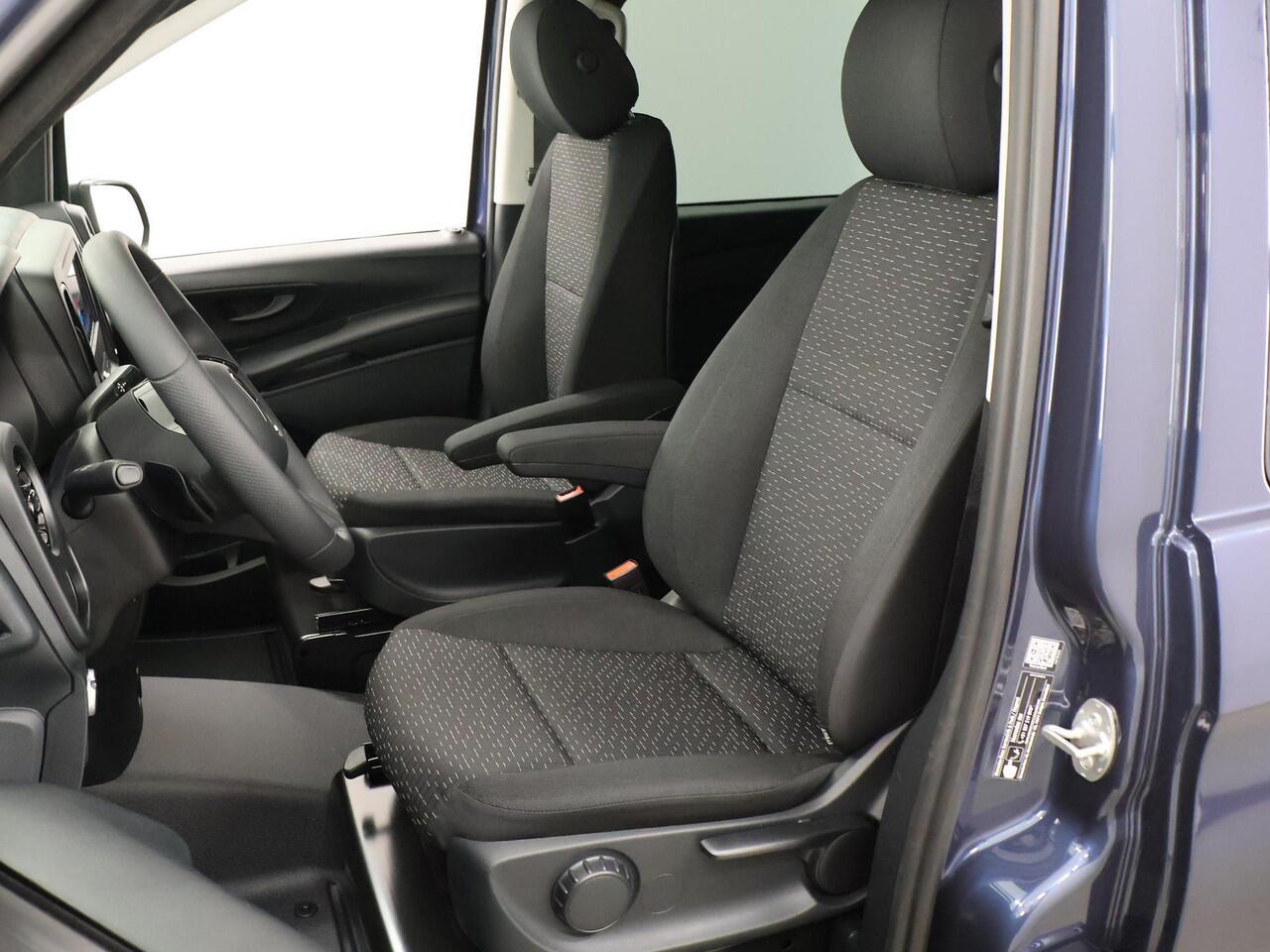 Mercedes-Benz EVITO TOURER 129 L2 PRO 90kWh | Snelladen 110 KWh | Achteruitrijcamera | Parkeerpakket | Comfortbestuurdersstoel | Dodehoekassistent | 8 Zitplaatsen | 360KM Range |