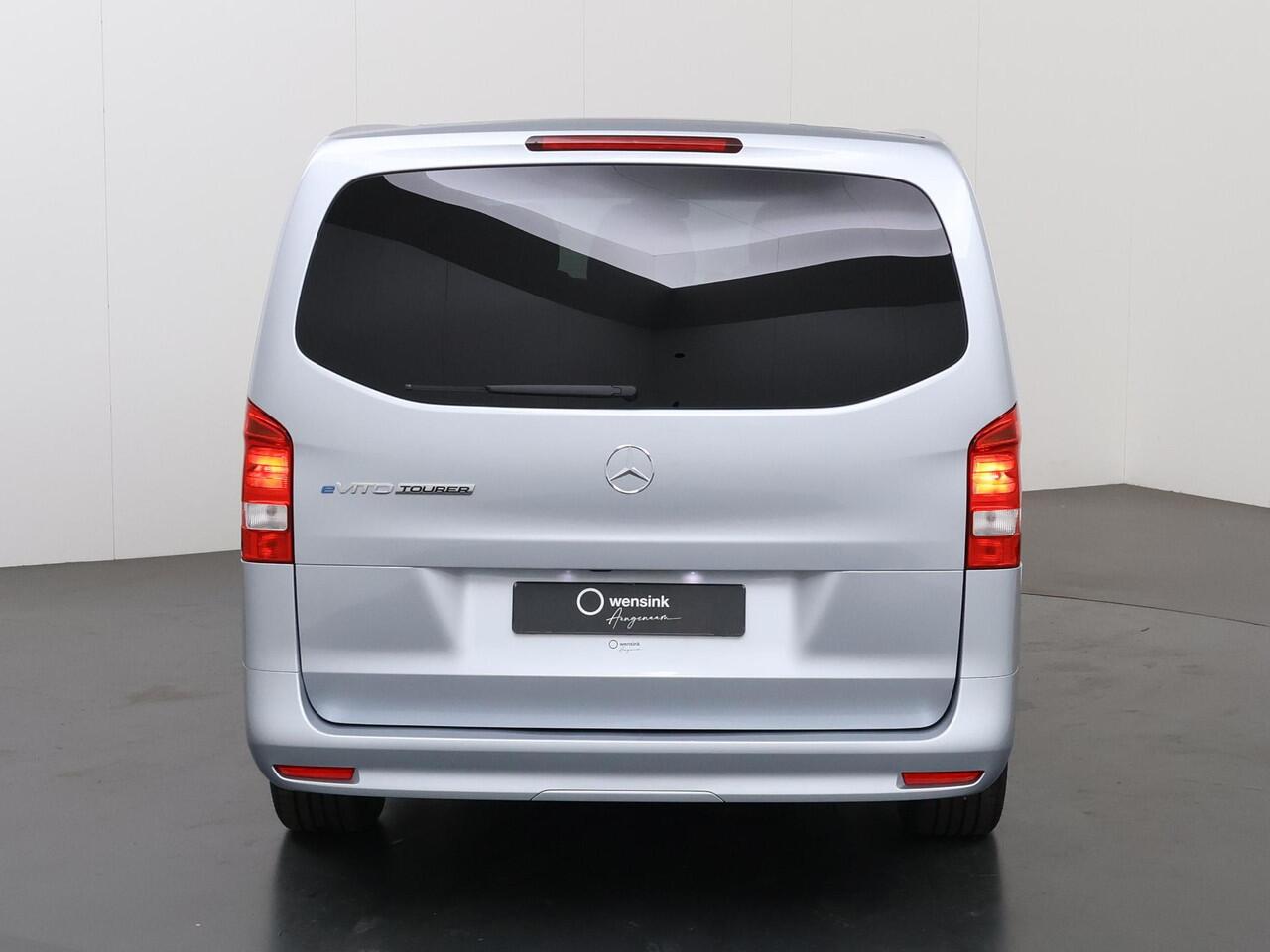 Mercedes-Benz EVITO TOURER 129 L2 PRO 90kWh | Snelladen 110 KWh | Achteruitrijcamera | Parkeerpakket | Comfortbestuurdersstoel | Dodehoekassistent | 8 Zitplaatsen | 360KM Range |
