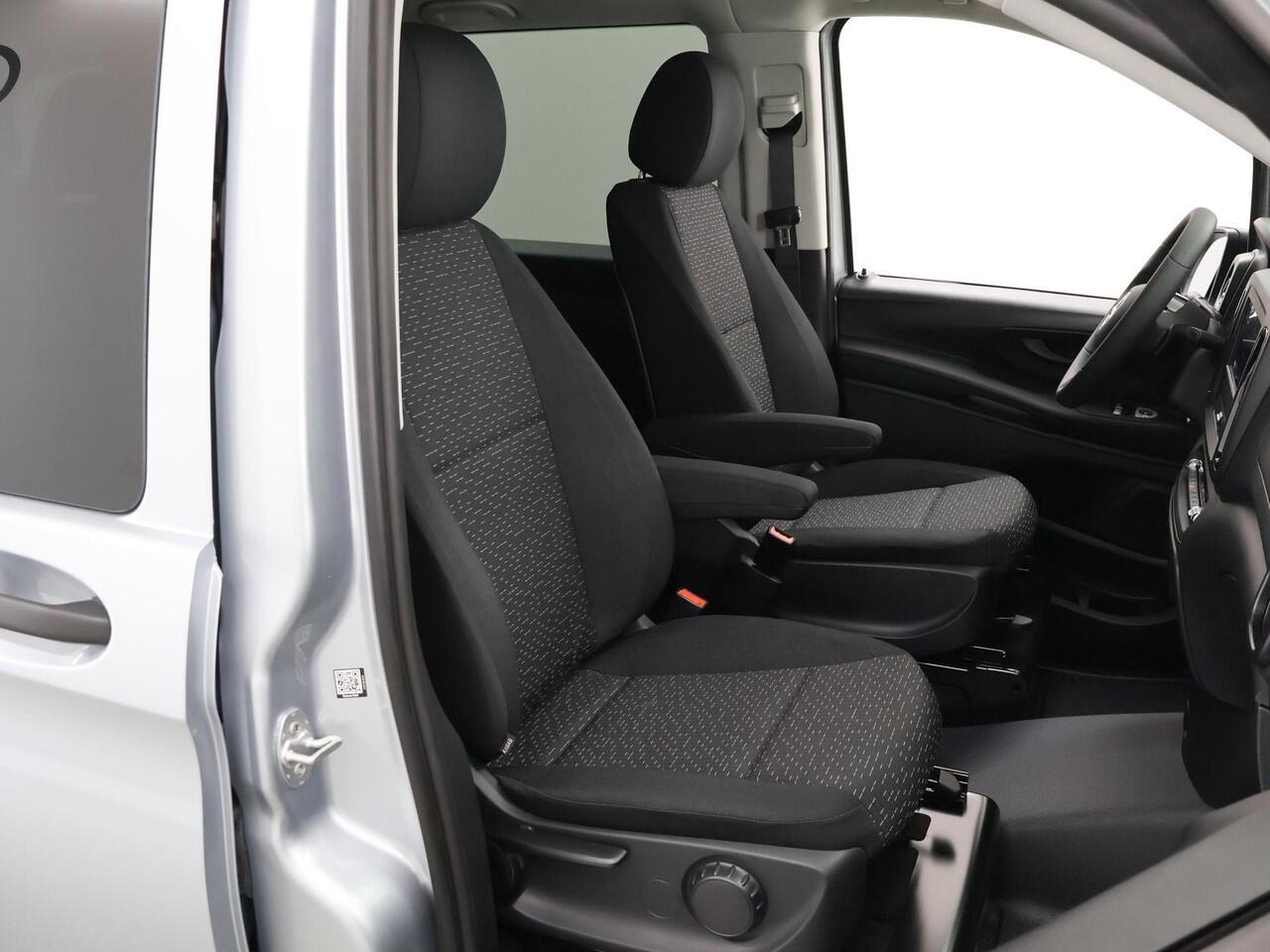 Mercedes-Benz EVITO TOURER 129 L2 PRO 90kWh | Snelladen 110 KWh | Achteruitrijcamera | Parkeerpakket | Comfortbestuurdersstoel | Dodehoekassistent | 8 Zitplaatsen | 360KM Range | KORTING ¤25.900,- !!!