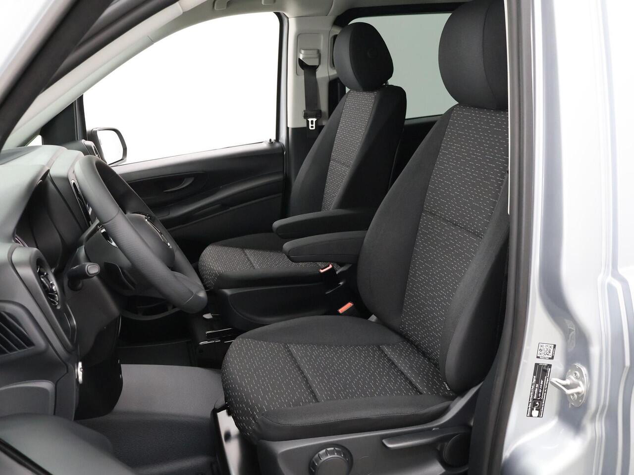 Mercedes-Benz EVITO TOURER 129 L2 PRO 90kWh | Snelladen 110 KWh | Achteruitrijcamera | Parkeerpakket | Comfortbestuurdersstoel | Dodehoekassistent | 8 Zitplaatsen | 360KM Range | KORTING ¤25.900,- !!!