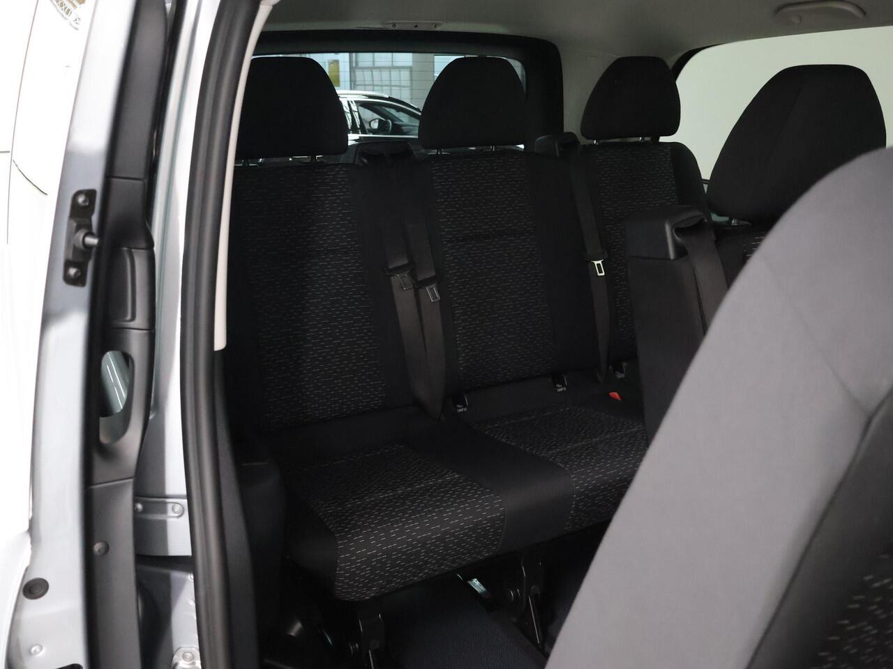 Mercedes-Benz EVITO TOURER 129 L2 PRO 90kWh | Snelladen 110 KWh | Achteruitrijcamera | Parkeerpakket | Comfortbestuurdersstoel | Dodehoekassistent | 8 Zitplaatsen | 360KM Range | KORTING ¤25.900,- !!!