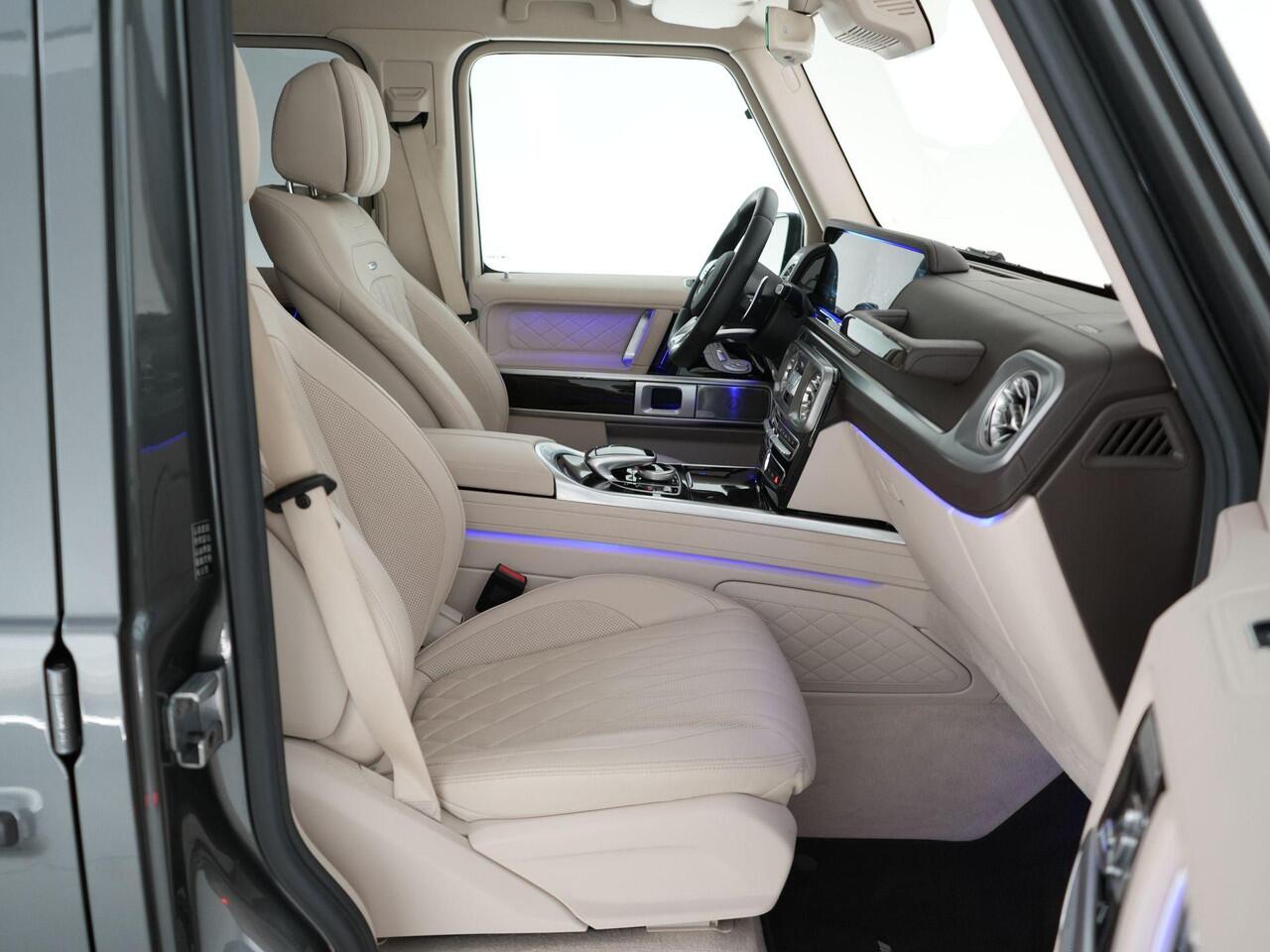 Mercedes-Benz G-KLASSE 63AMG 585pk |schuif/kantel dak|Burmester|massage|360° camera|sportuitlaat|sfeerverlichting|stoelverwarming & verkoeling|Apple Carplay|stuurverwarming|