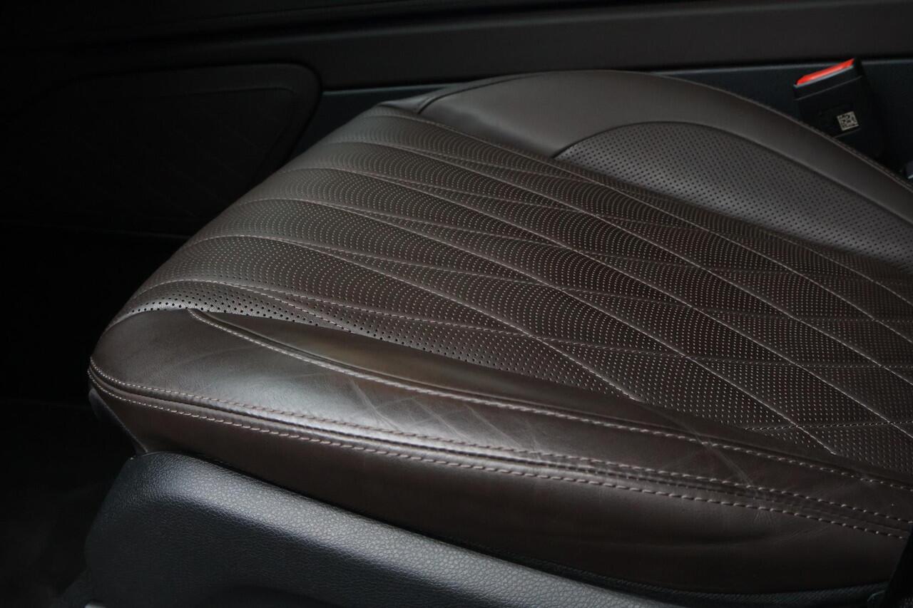 Mercedes-Benz G-KLASSE 500 / AMG Line / G MANUFAKTUR / Massage / Burmester