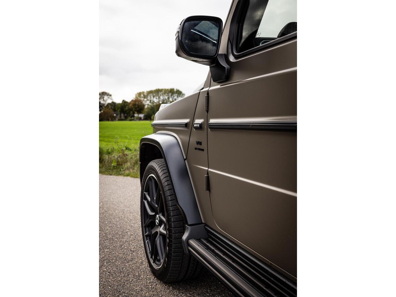 Mercedes-Benz G-KLASSE AMG 63 | Carbon| Donker Olijf Magno | AMG Performance pakket | AMG Nightpakket II | 22-Inch AMG Kruisspaaks | in Consignatie