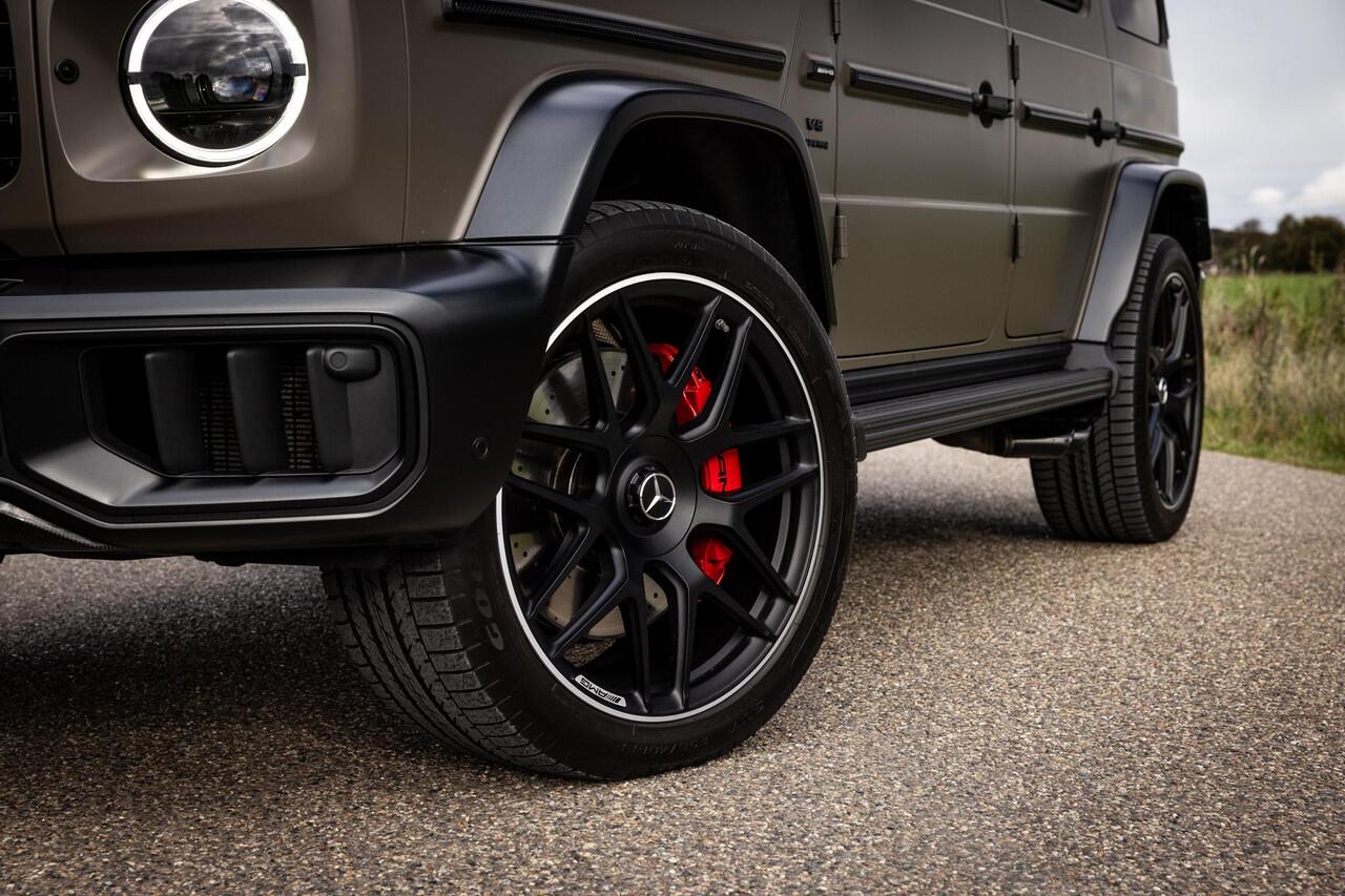 Mercedes-Benz G-KLASSE AMG 63 | Carbon| Donker Olijf Magno | AMG Performance pakket | AMG Nightpakket II | 22-Inch AMG Kruisspaaks | in Consignatie