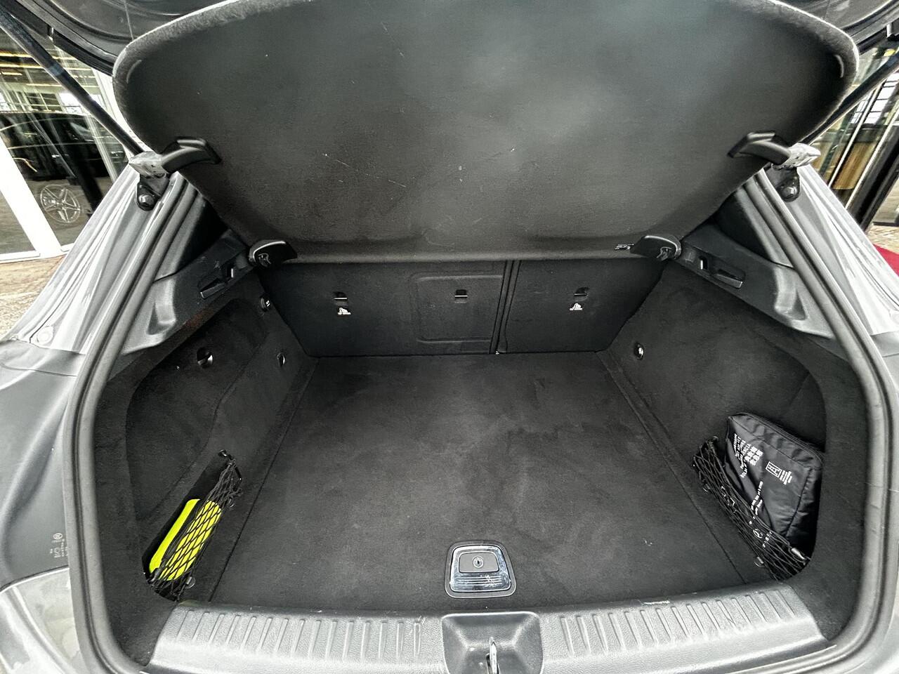 Mercedes-Benz GLA-KLASSE 200 AMG | Stoelverwarming | Panoramadak | Cruise control