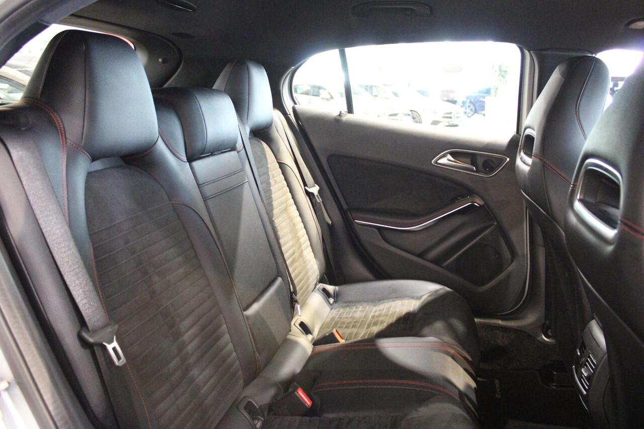 Mercedes-Benz GLA-KLASSE 180 Business Solution AMG Upgrade Edition Or. NL auto | Dealer onderhouden