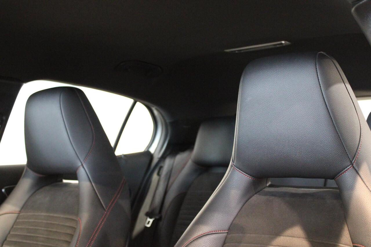Mercedes-Benz GLA-KLASSE 180 Business Solution AMG Upgrade Edition Or. NL auto | Dealer onderhouden