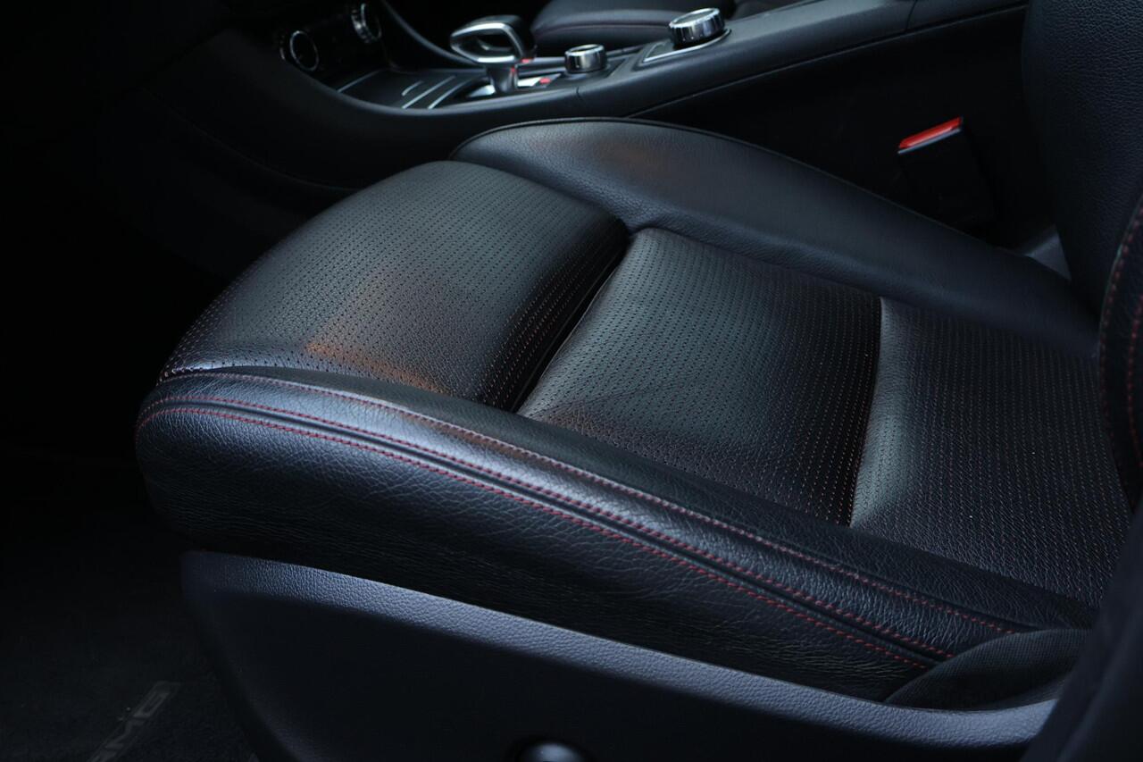 Mercedes-Benz GLA-KLASSE AMG 45 4MATIC / Panorama / Aero spoiler