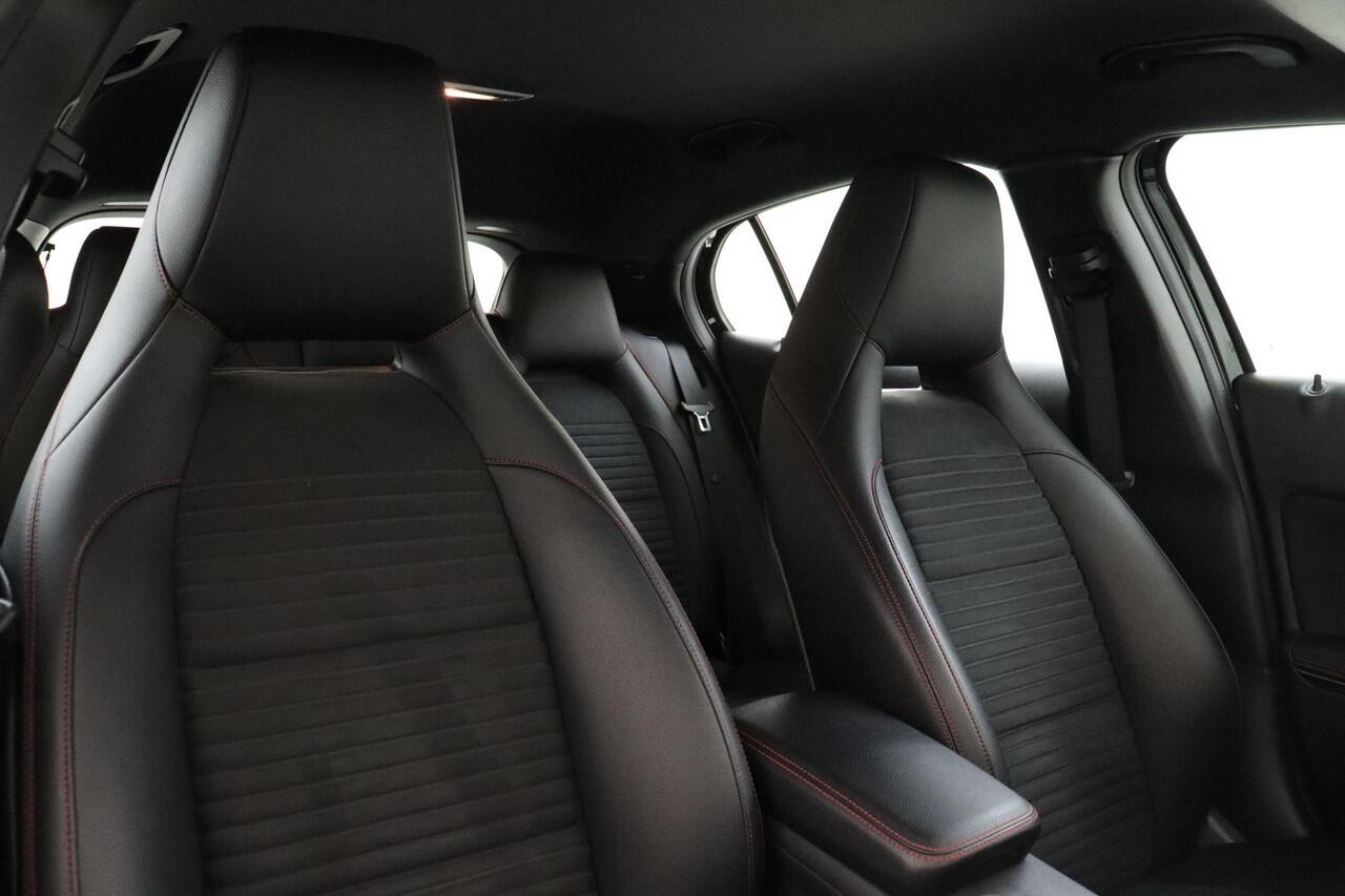 Mercedes-Benz GLA-KLASSE 180 BUSINESS SOLUTION AMG -CRUISE|AMG-STYLING|18"|STOELVERWARMING