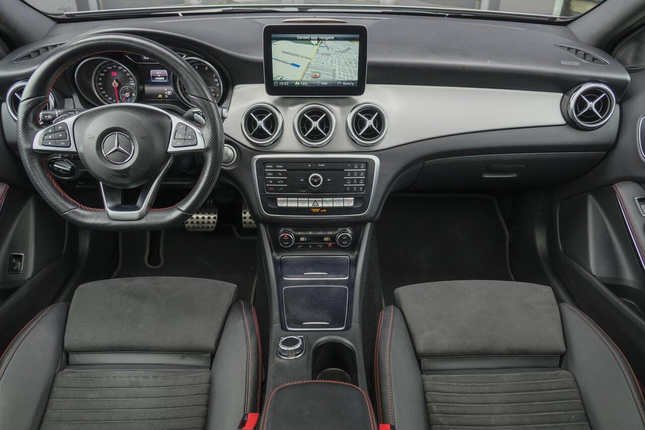 Mercedes-Benz GLA-KLASSE GLA180 AMG 122pk Panoramadak Night pakket Climate control Cruise control Trekhaak 19" LMV