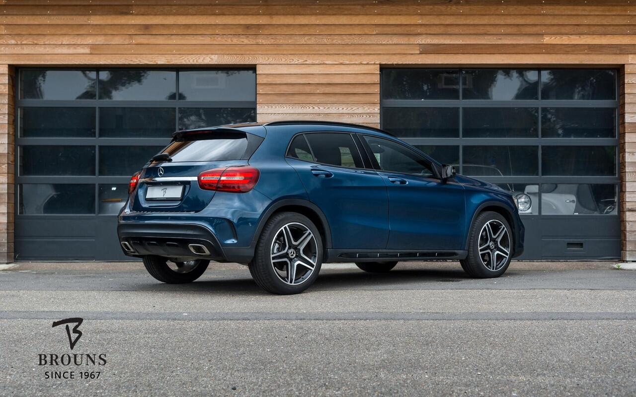 Mercedes-Benz GLA-KLASSE 180 AMG | Panorama | Night | 19" | LED | Camera | Comfort Sleutel