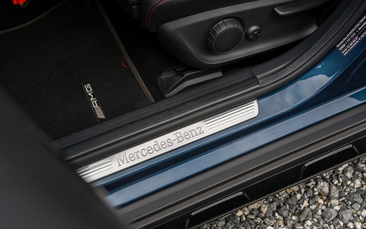 Mercedes-Benz GLA-KLASSE 180 AMG | Panorama | Night | 19" | LED | Camera | Comfort Sleutel